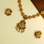 Devi haarm with earings