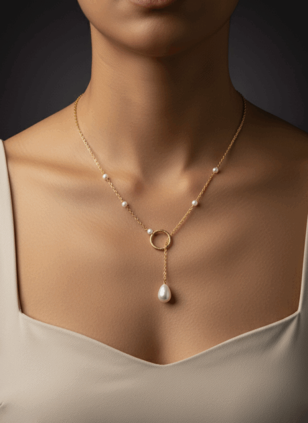 Elegant pearl pendant necklace