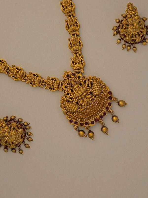 Lakshmi Haaram with paired earings | Code : AK010